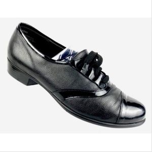 Munro American Ascot Cap Toe Oxfords